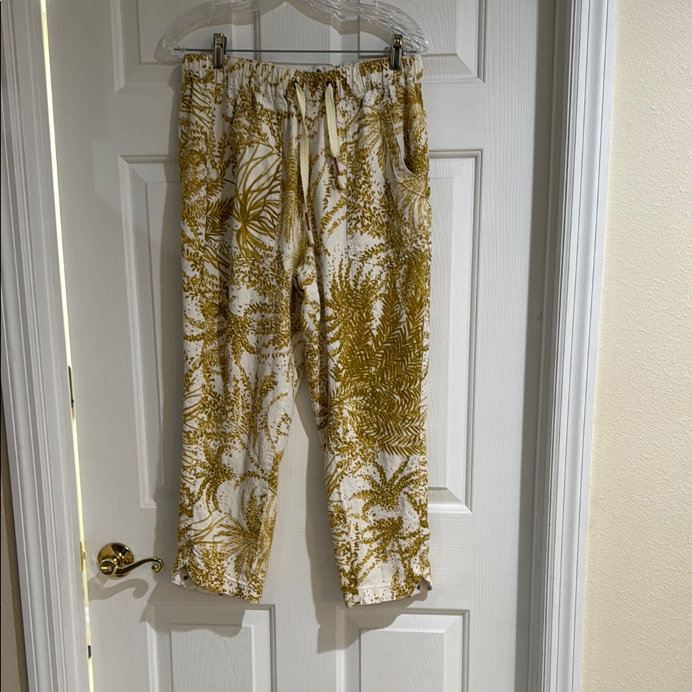 Pilcro Gold and White Cropped Pants